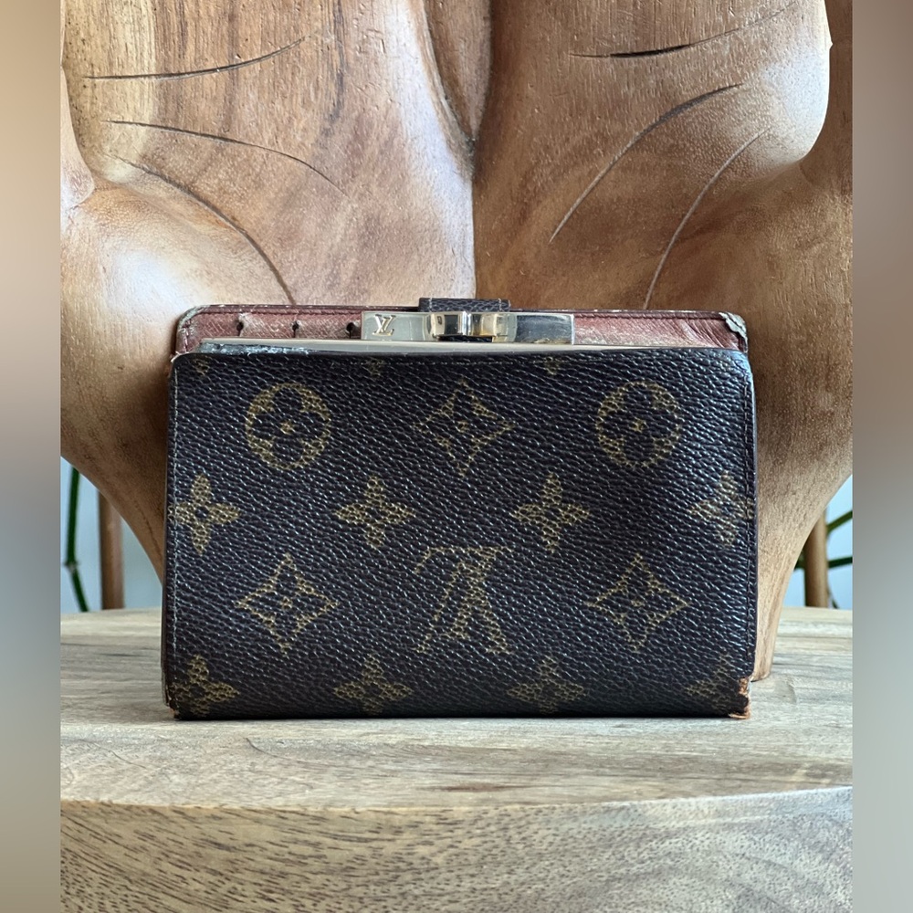 Louis Vuitton Vintage Monogram Wallet Flawed - Picture 3 of 17